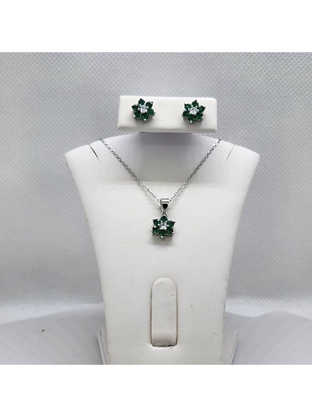 Brand New Sterling Silver 925 Green Gemstone Flower 2pcs Set